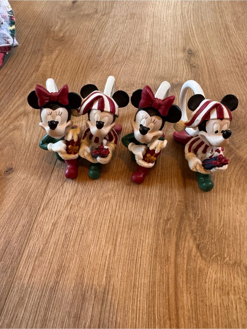 Disney Holiday Mickey & Minnie Dinnerware Set - White/Green/Red